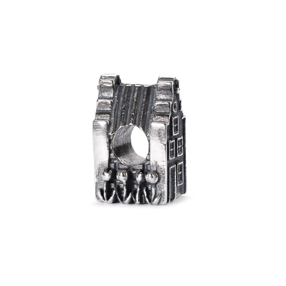 b219b20b-895e-49e0-bad8-